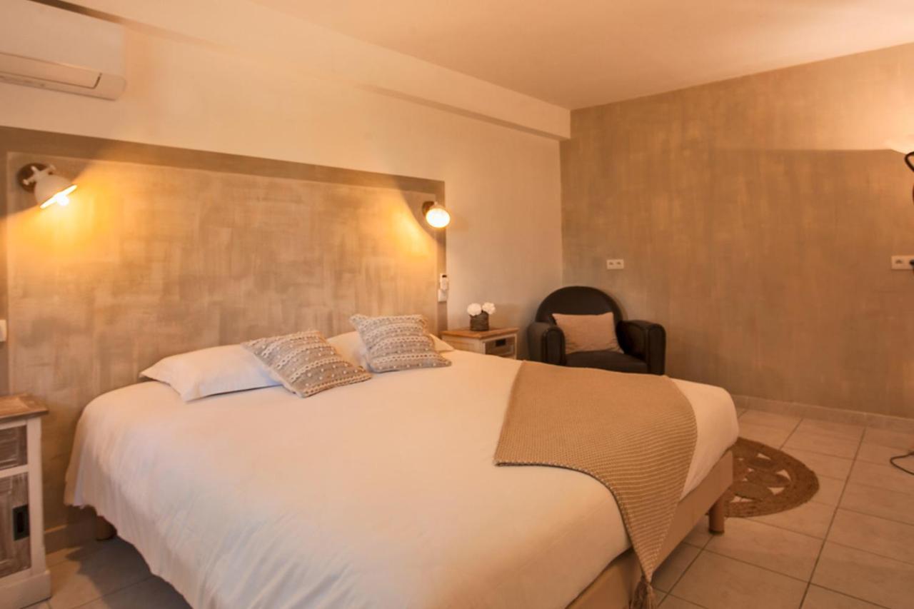 Location De Vacances Olivier Jardin Privatif Et Piscine Chauffee Partagee Calvi  Zewnętrze zdjęcie